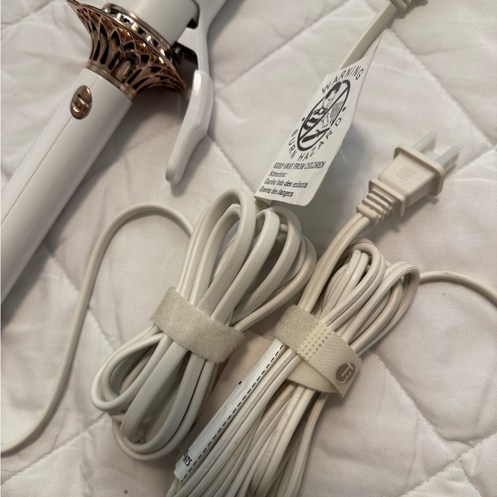 T3 White Curling Iron and Flat Iron Set - Picture 4 of 4